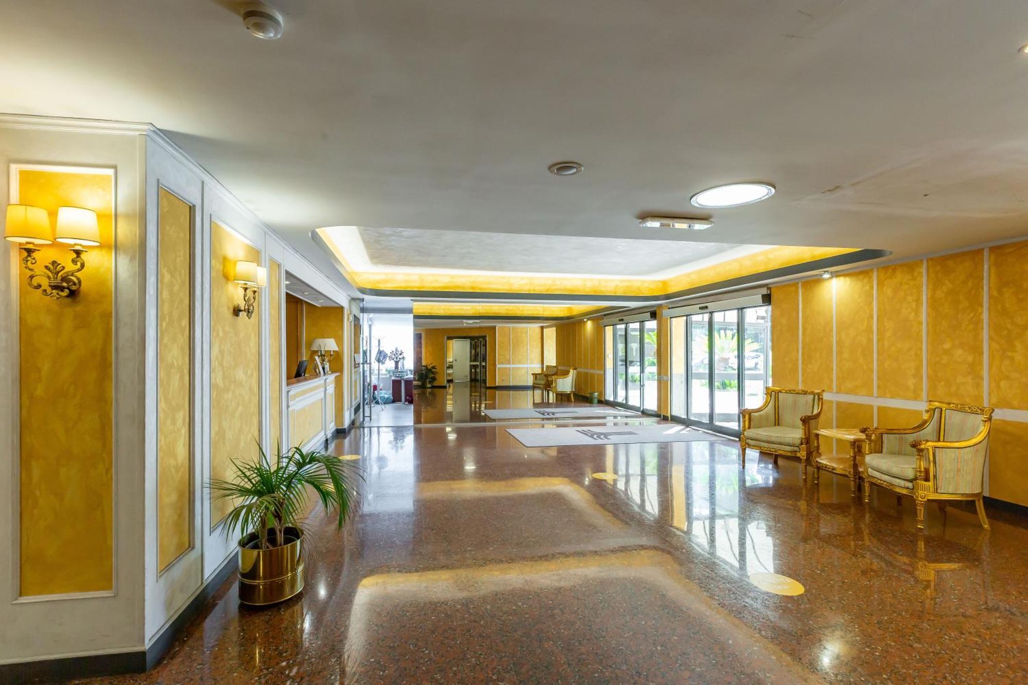 Next Stop From Laura Hotel Exterior photo